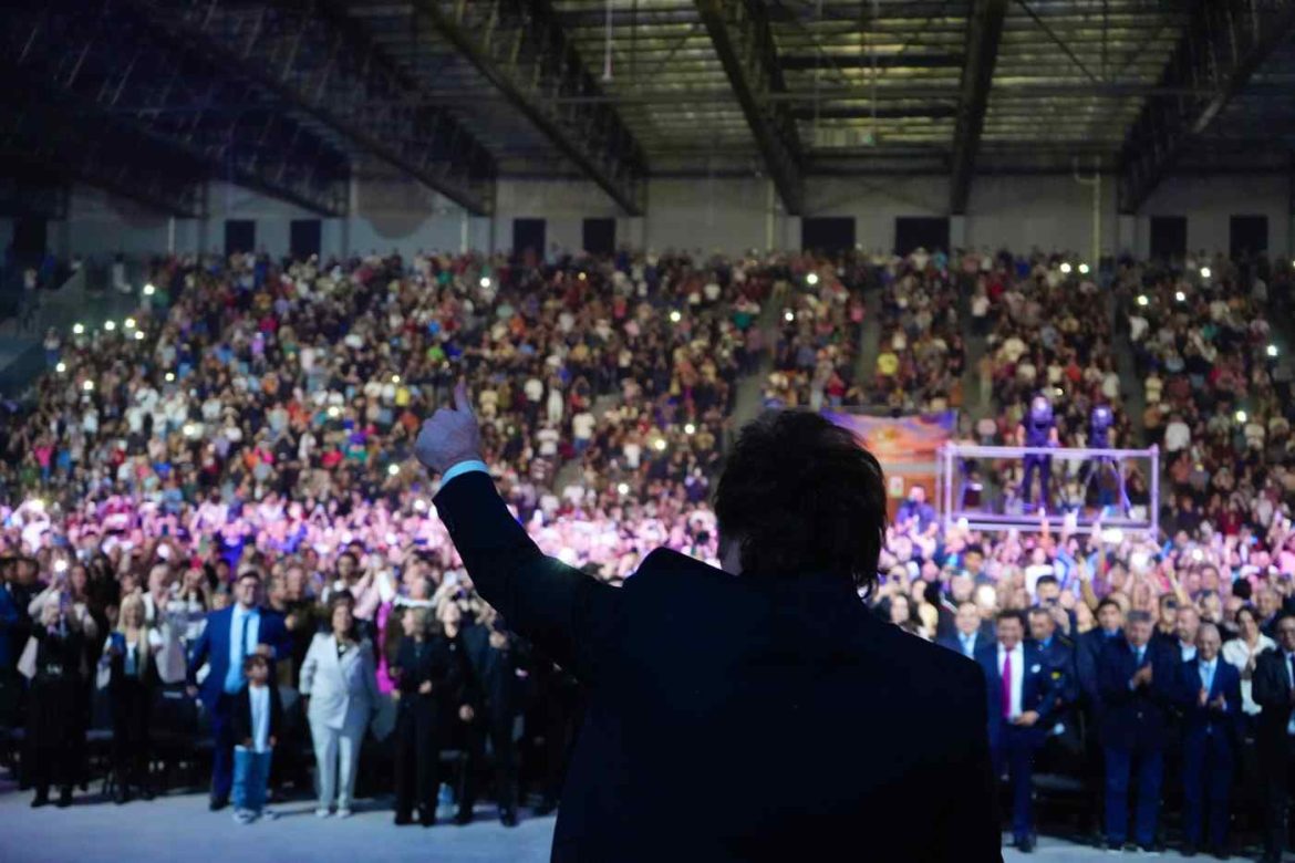 Milei apuntó contra el peronismo: “Por suerte están empezando a caer presos”