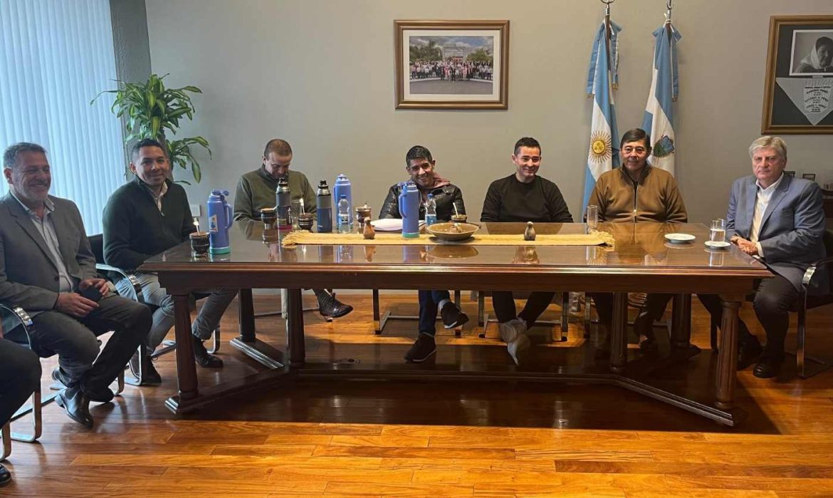 El Medanito: Monsalve y Rucci se reunieron con el gobernador por El Medanito y pidieron a diputados ir a 25 de Mayo