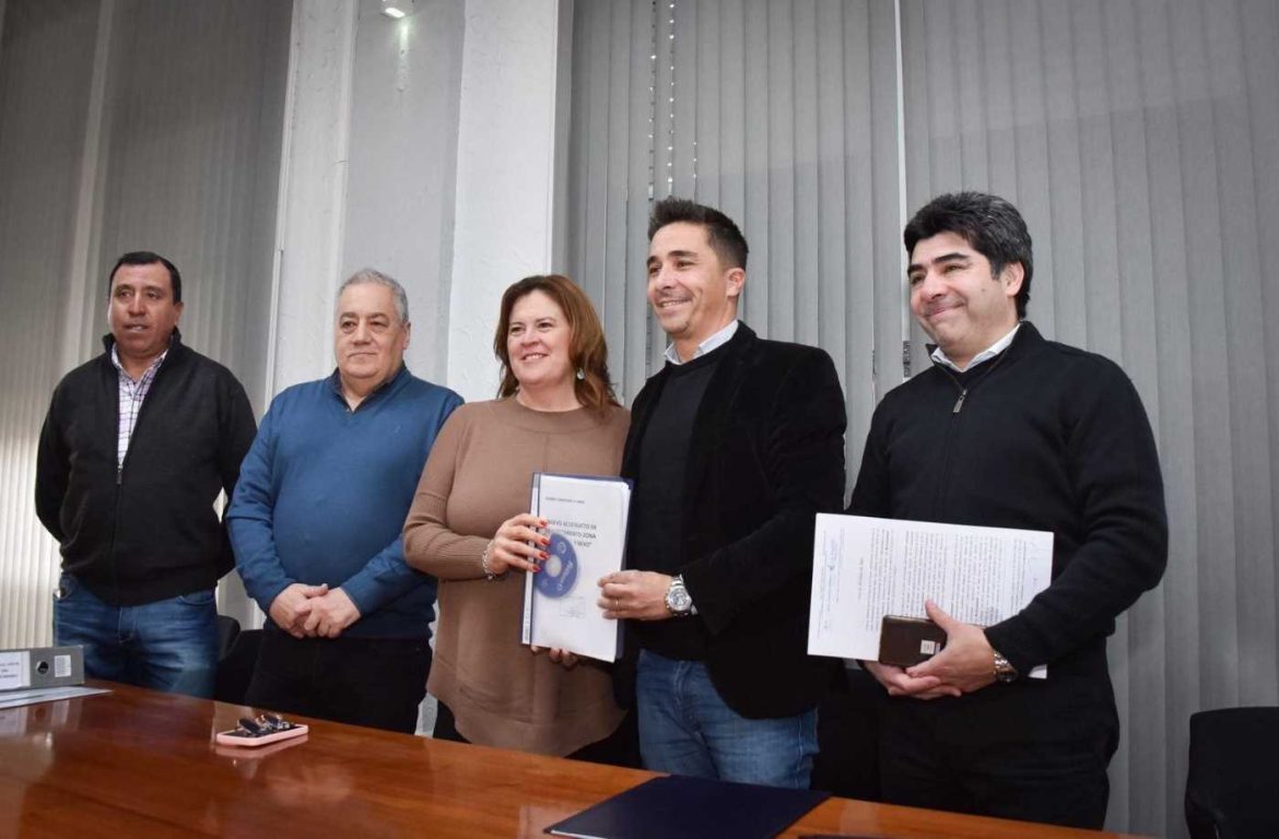 Pico: firmaron la entrega de obra del Acueducto Zona Aeropuerto y Nexo