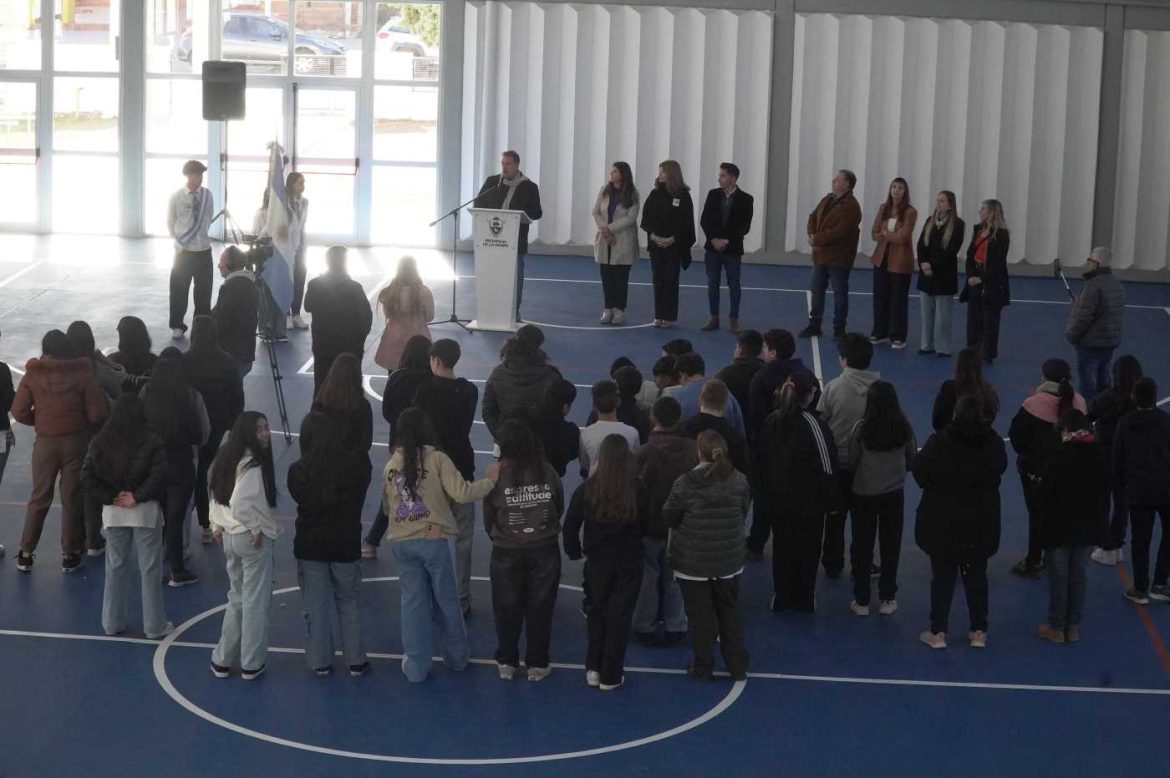 Inauguraron en Victorica el renovado SUM del colegio secundario y hubo palos para los libertarios