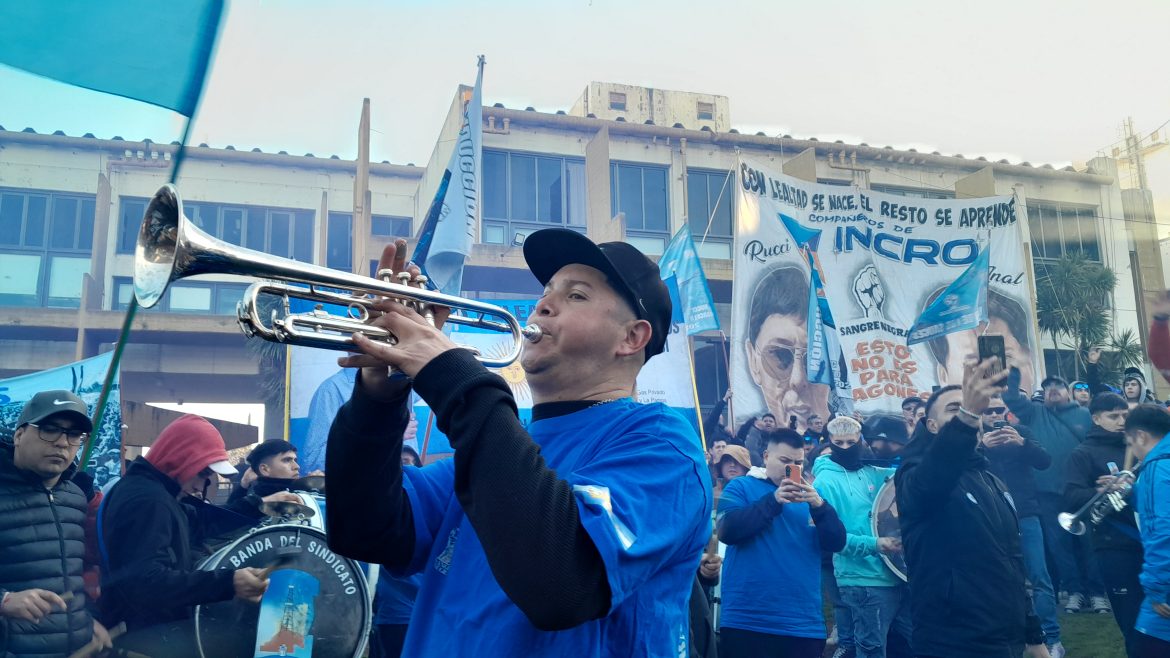 No se trató El Medanito, pero una multitud de 25 metió presión y el Pro anunció que hará nueva propuesta