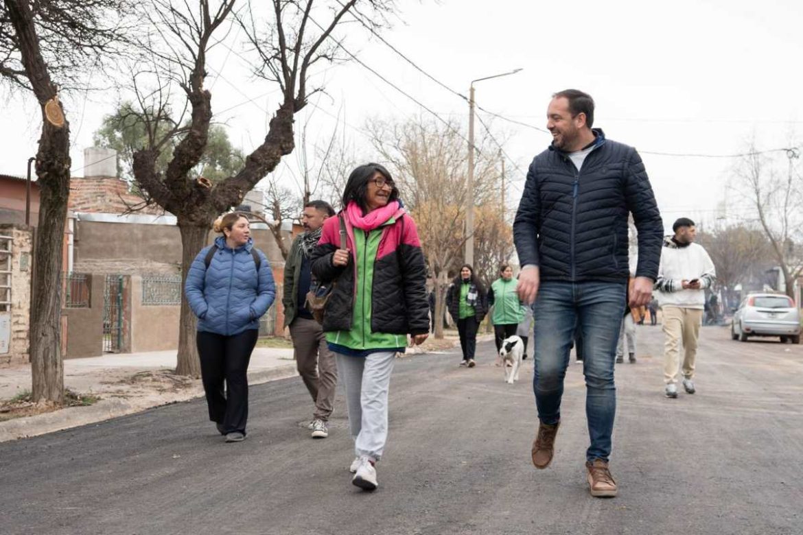 El intendente Di Nápoli supervisó obras en el barrio Matadero