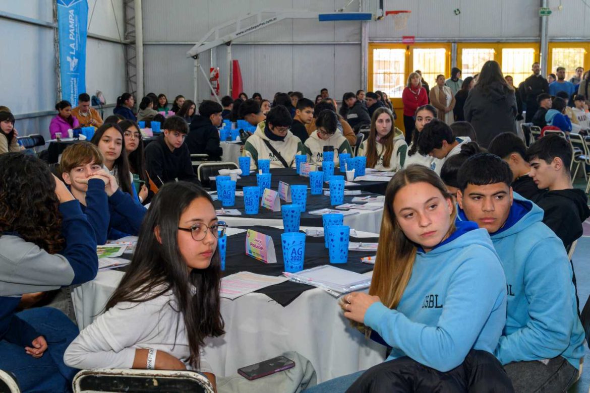 Presentan y debaten proyectos del programa “Aprender a Gobernar”