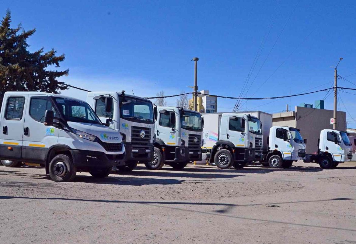 Nuevos camiones, grúas e hidroelevadores en la CPE