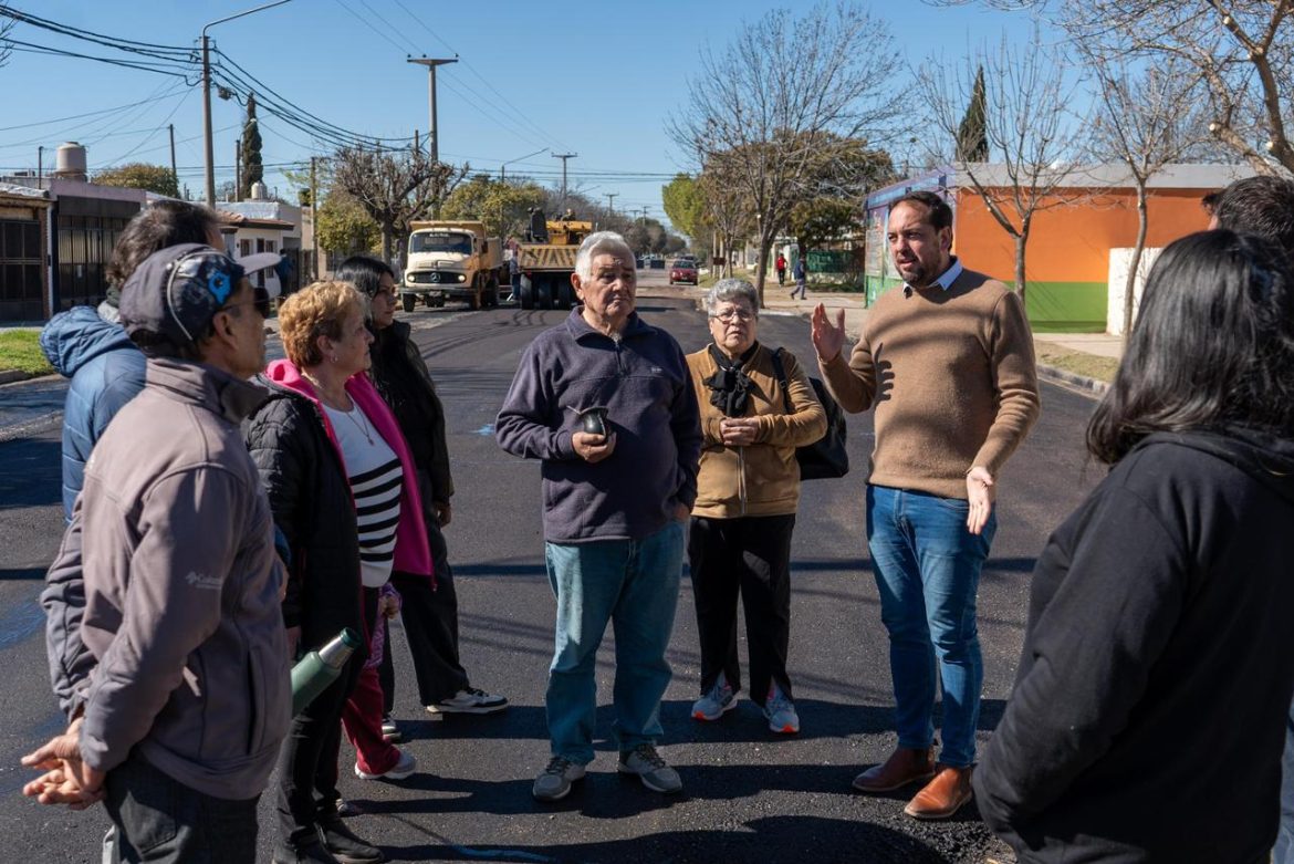 Di Nápoli puso en marcha la repavimentación del barrio Centro de Empleados de Comercio