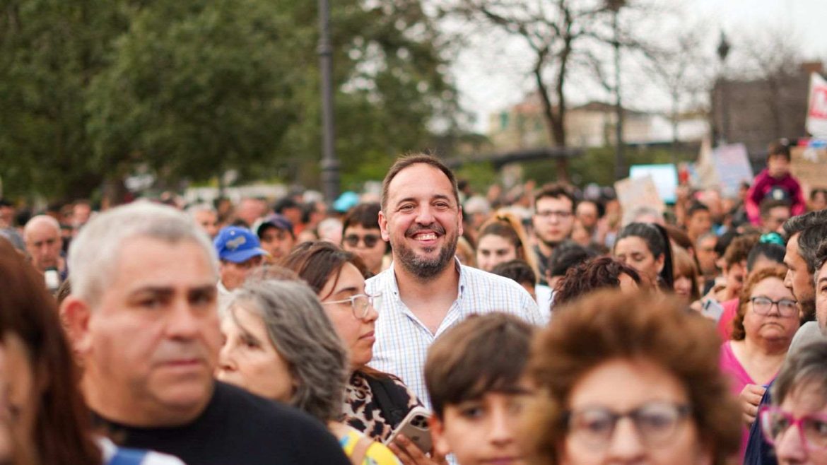 Di Nápoli marchó por la UNLPam y confirmó que se sumó a la campaña del PJ: “Hay que frenar a Milei”