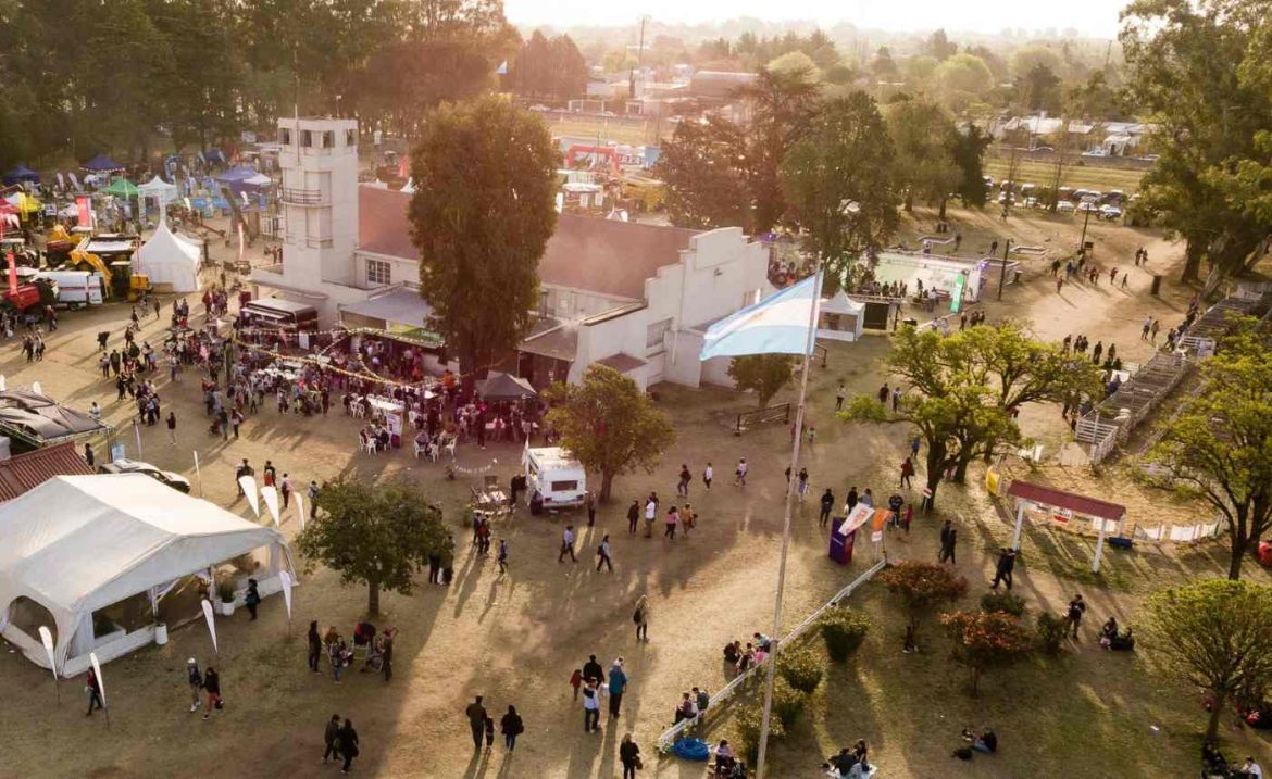 En el inicio de la campaña, Ziliotto recorre la Expo Rural de Pico