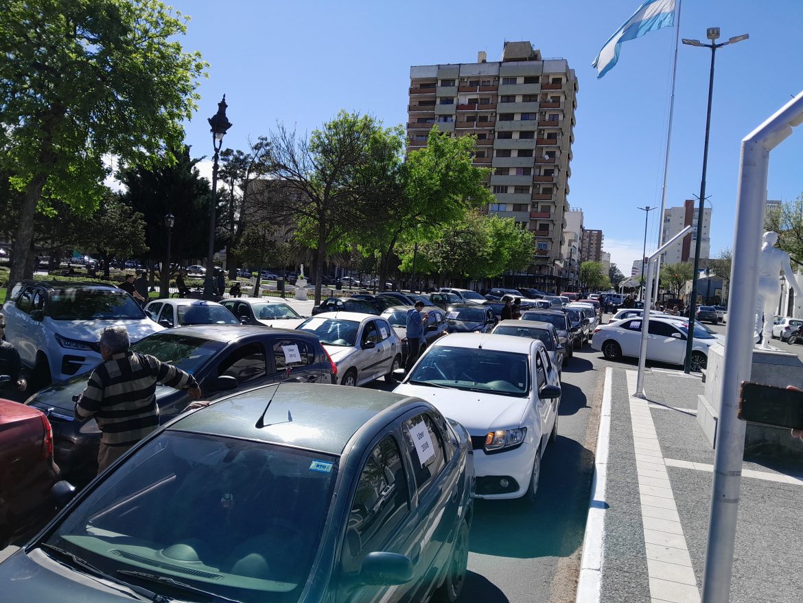 Los cupos y la antigüedad de los autos demoran la ordenanza para regular Uber en Santa Rosa