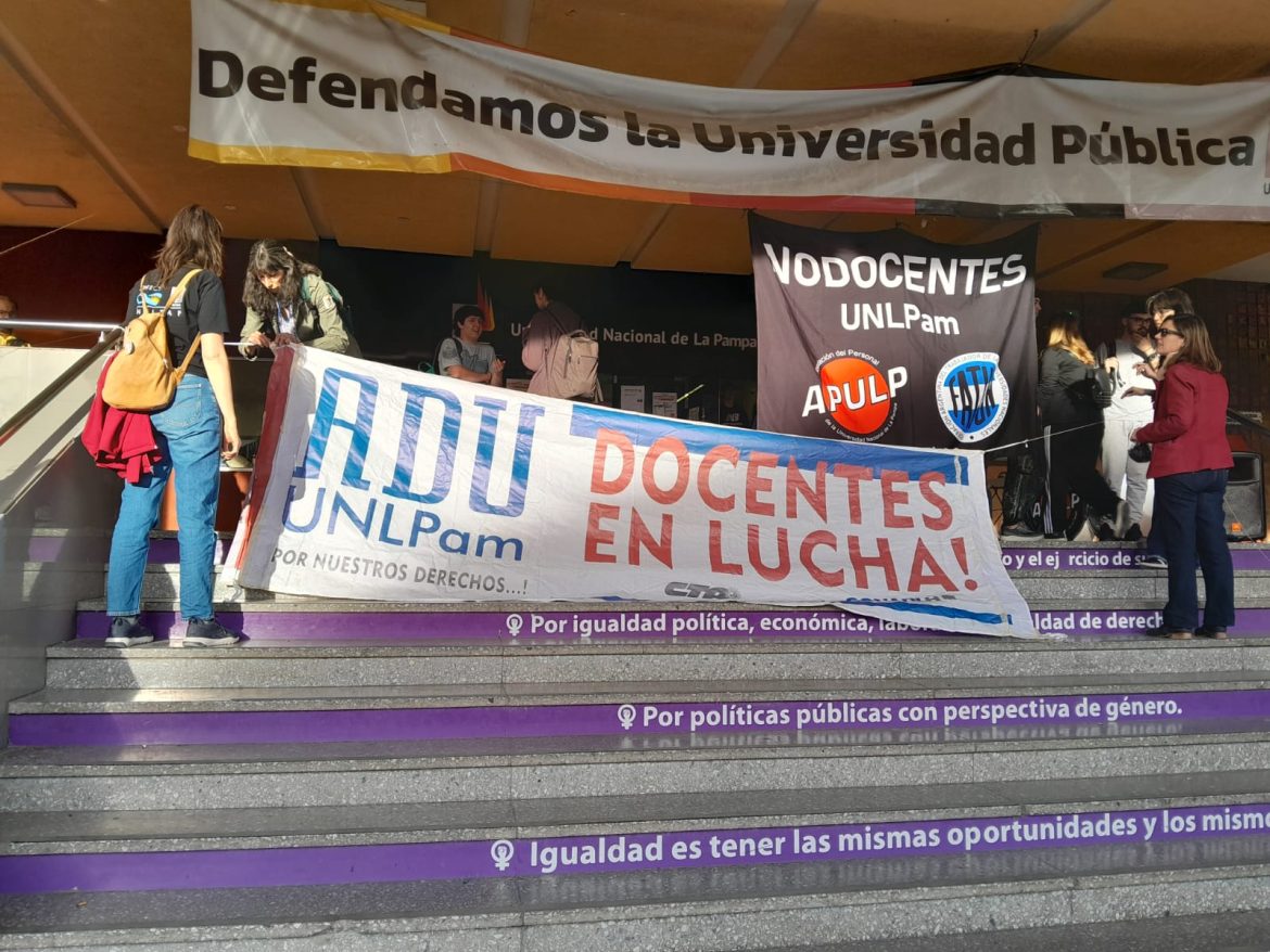 Paro en la Unlpam en rechazo al veto de Milei a la ley de financiamiento universitario