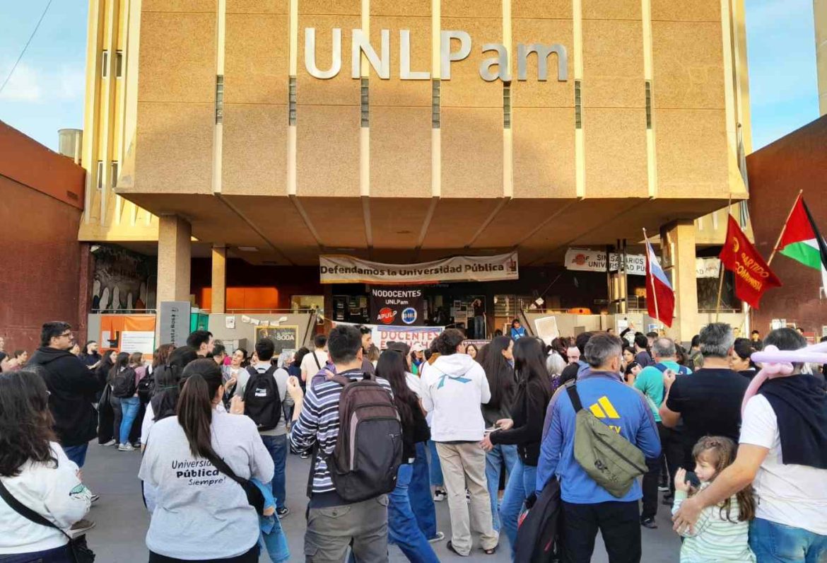 Motosierra a la universidad pública: “Muchos estudiantes se tienen que volver a sus pueblos“
