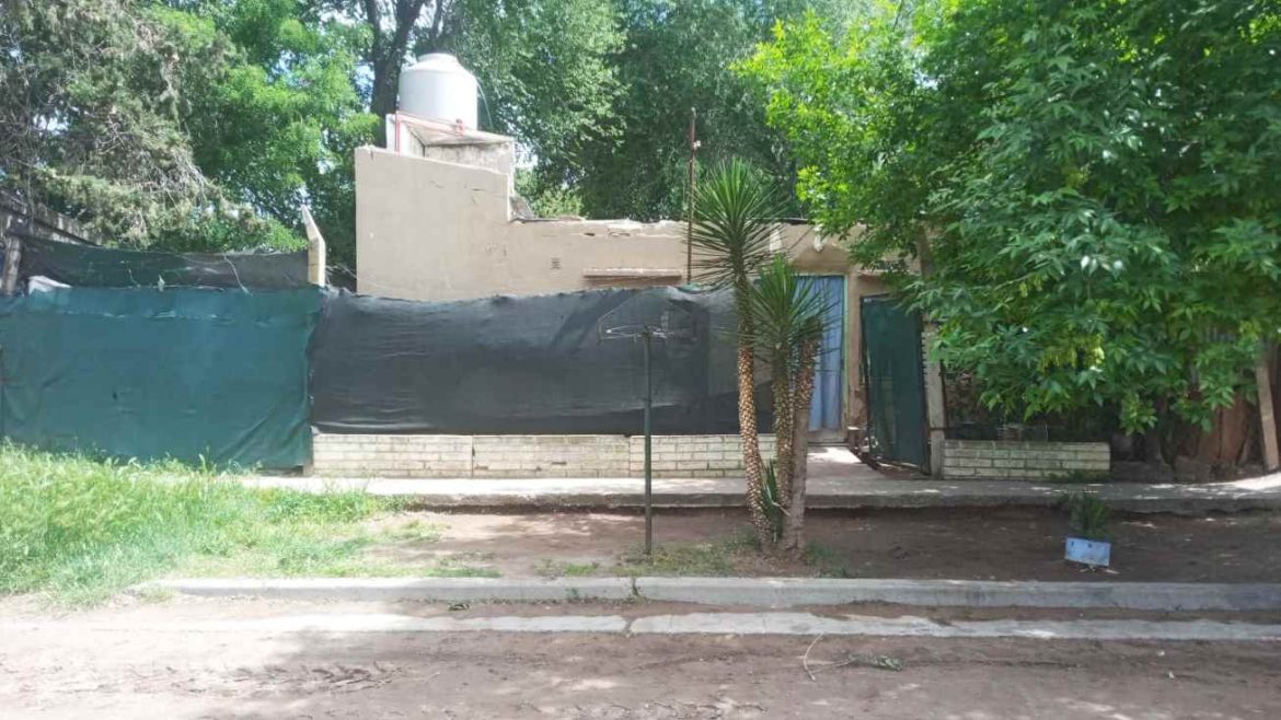 “Me quieren echar sin reconocerme las mejoras”: una inquilina de Santa Rosa denuncia desalojo tras 14 años en la misma casa