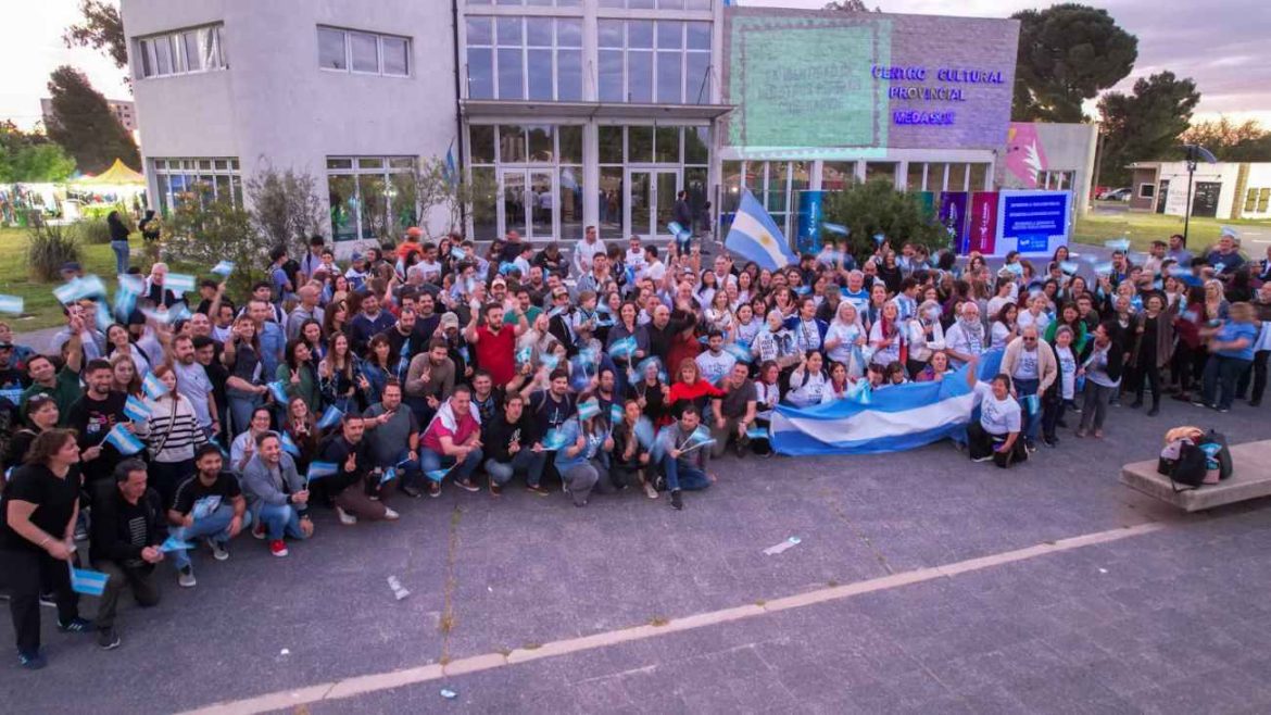 El peronismo de Santa Rosa celebró el Día de La Lealtad, con intervenciones en el Hospital Favaloro, el Medasur y hasta el Procrear abandonado