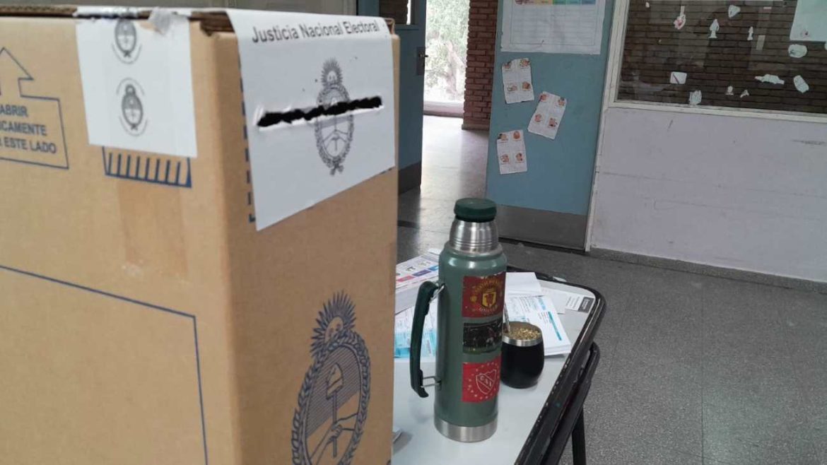 Legislativas: los radicales y los libertarios, con dificultades para completar los fiscales