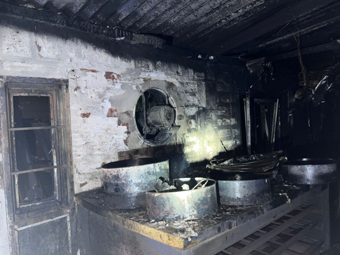 Por un desperfecto en un extractor, se incendió un quincho en Santa Rosa