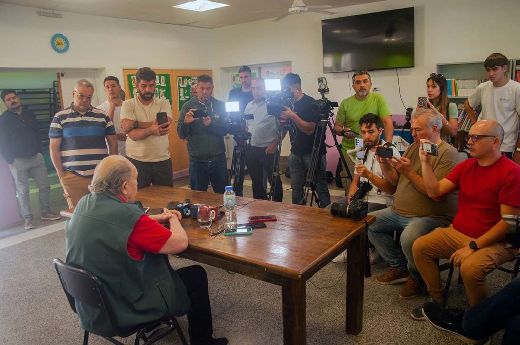 Verna en conferencia de prensa