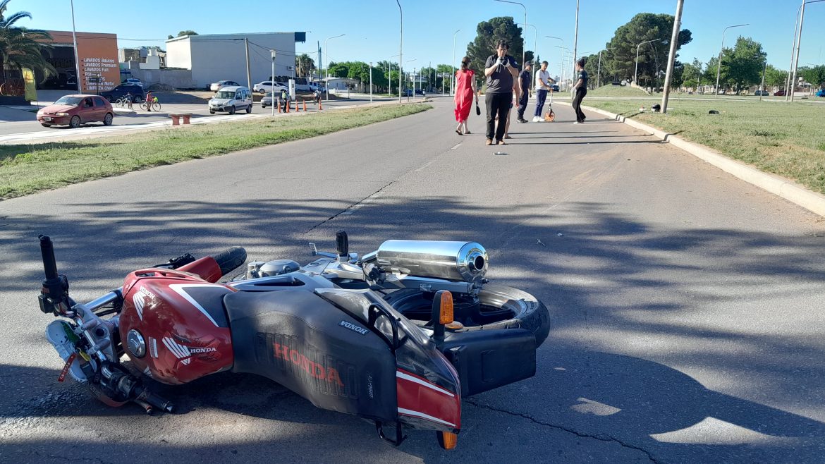 Murió un joven al chocar contra una columna en la avenida Luro