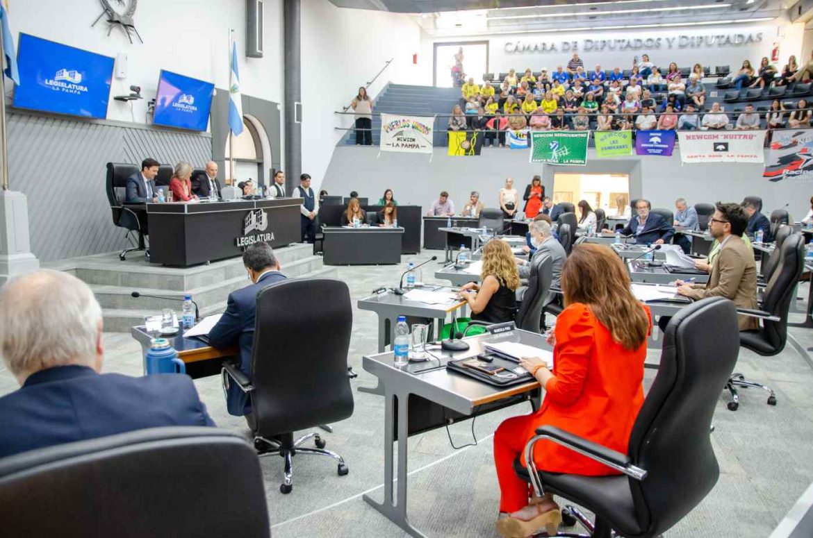 La Legislatura, con el voto del peronismo, aprobó el Presupuesto 2026: sin déficit, casi sin obras y con fuerte ajuste