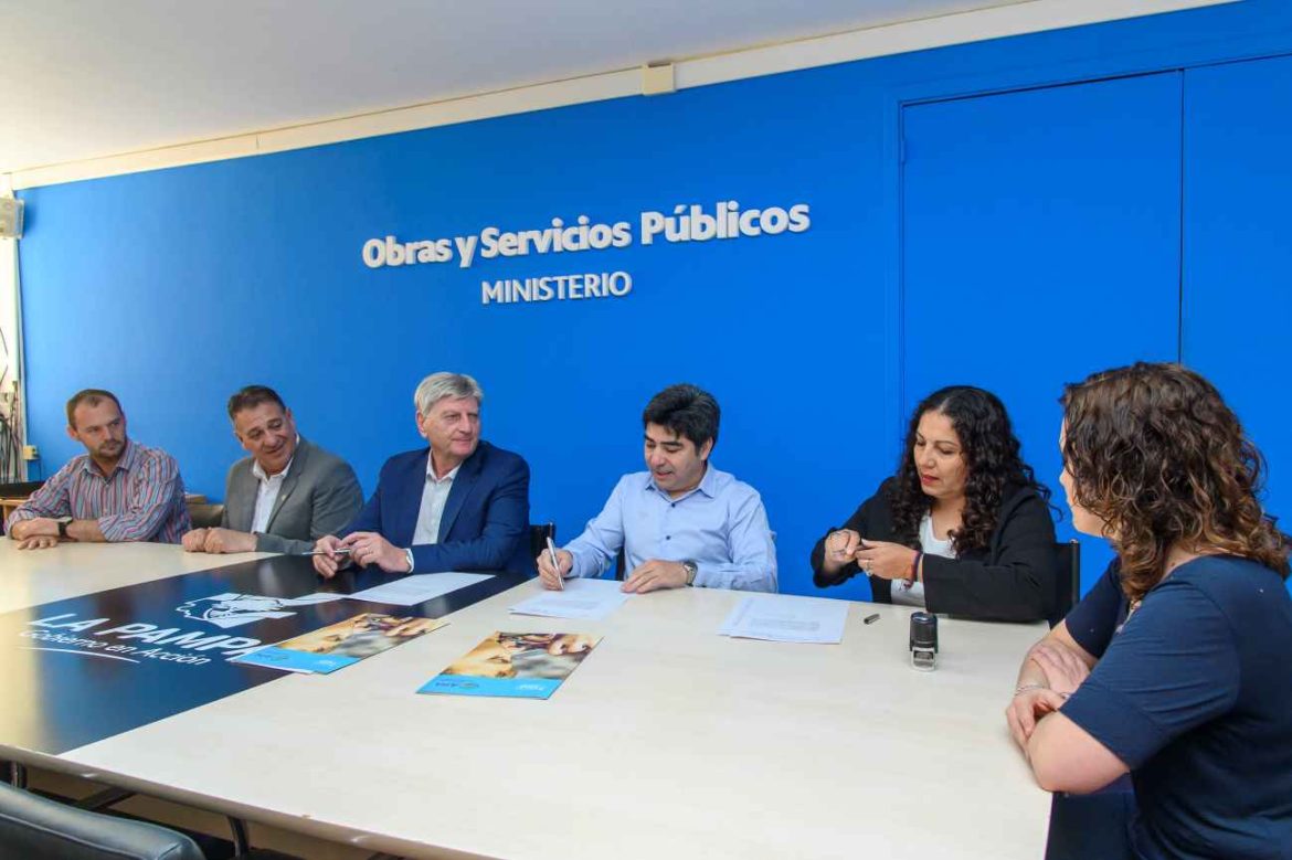 Ziliotto firmó convenios con Maisonnave y Alpachiri para mejorar el acceso al agua potable