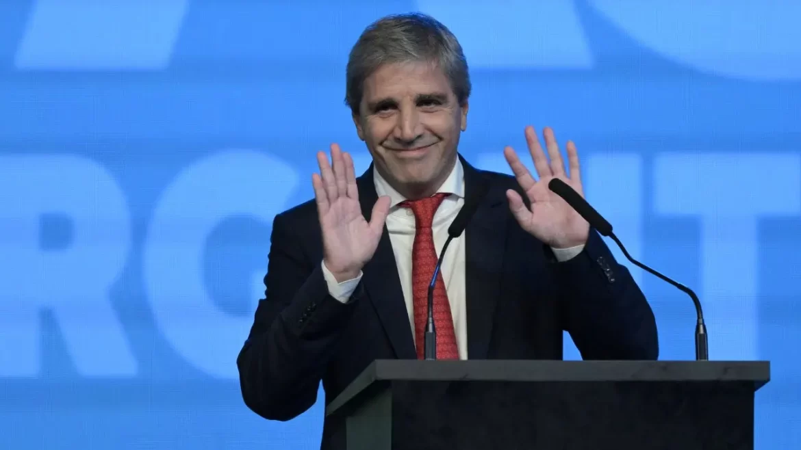 Caputo apuntó contra los bancos con un exabrupto luego de la sanción de Inocencia Fiscal: “Romper las p…”