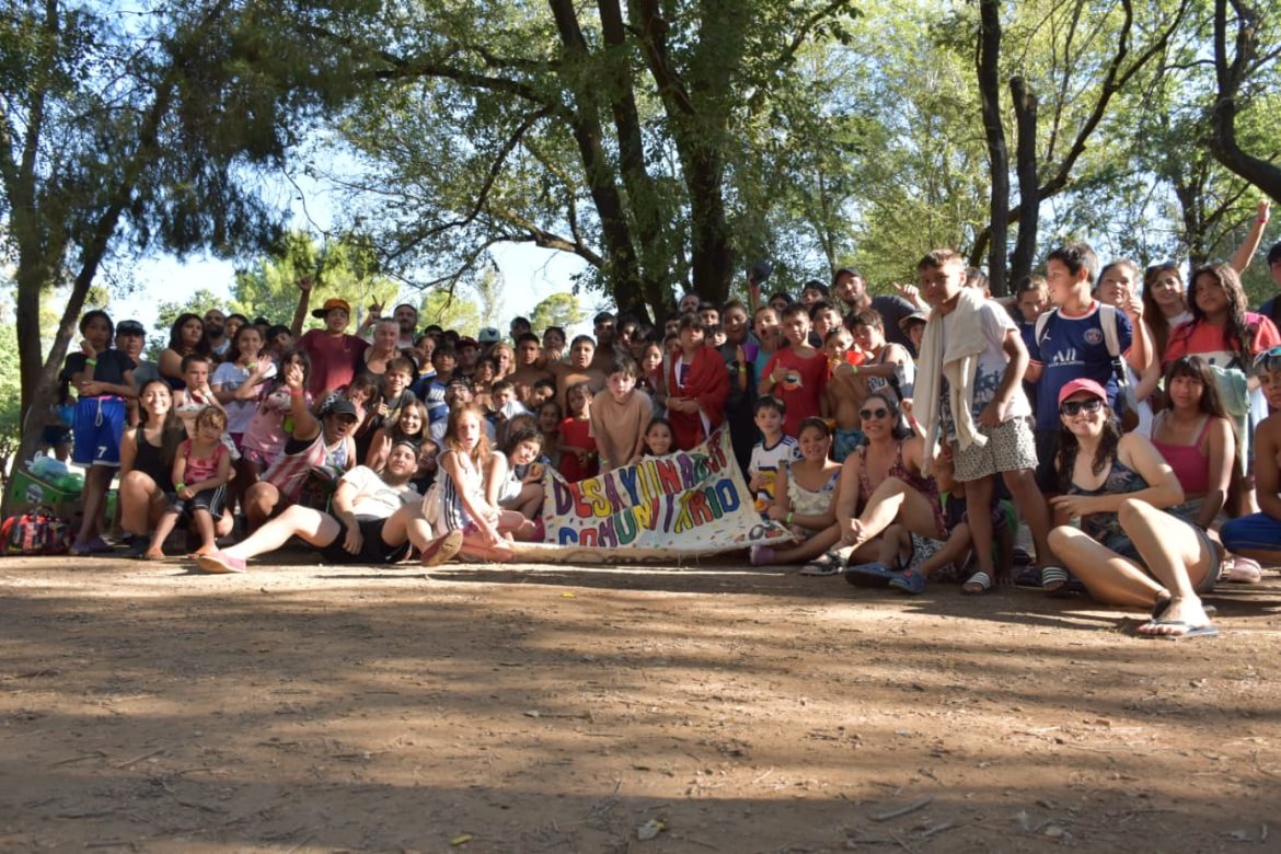 El Desayunador de Villa Germinal cumplió el sueño del piberío y llevó a más de 90 chicos al Parque Acuático de Winifreda