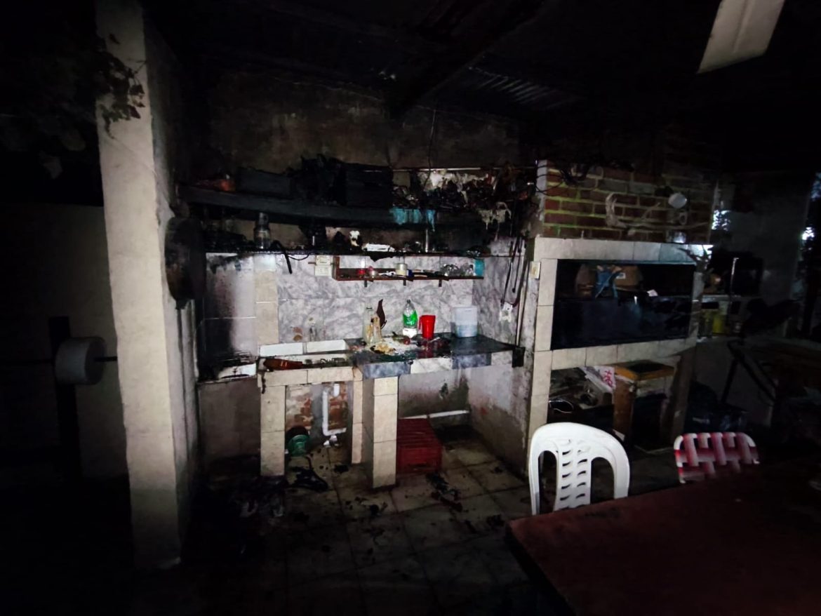 Se incendió un quincho en Santa Rosa