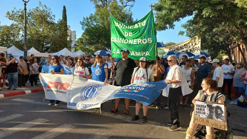 Sindicatos y organizaciones sociales rechazan proyecto de reforma laboral de Milei