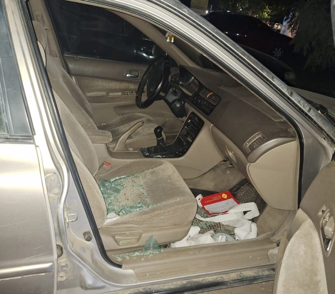 Dejaron los autos cerca del Parque Don Tomás para ir a caminar y cuando volvieron les habían robado
