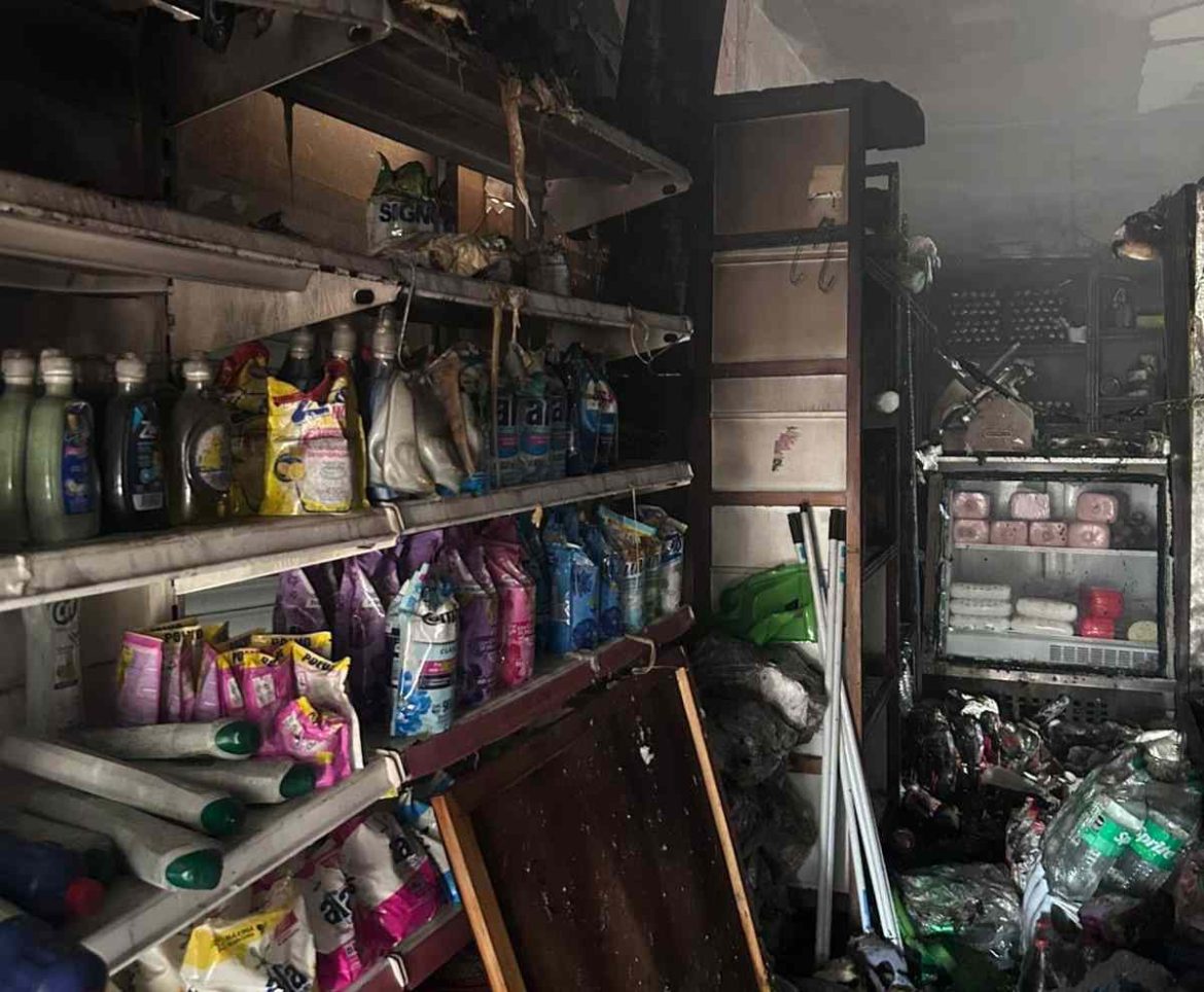 Un cortocircuito provocó un incendio que destruyó una despensa en Santa Rosa