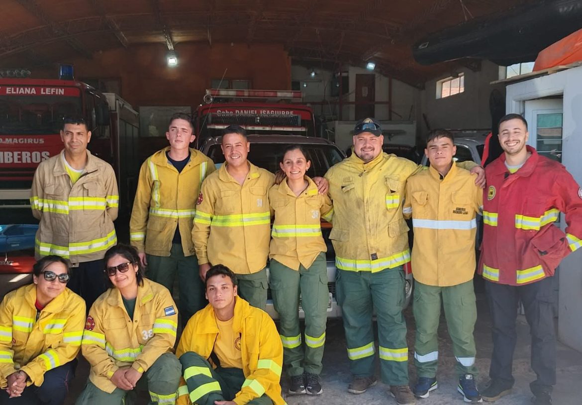 Bomberos pampeanos están combatiendo incendios en Chubut