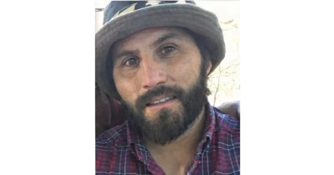 Es de Quemú, viajaba haciendo “dedo” y ya hace un mes que está desaparecido