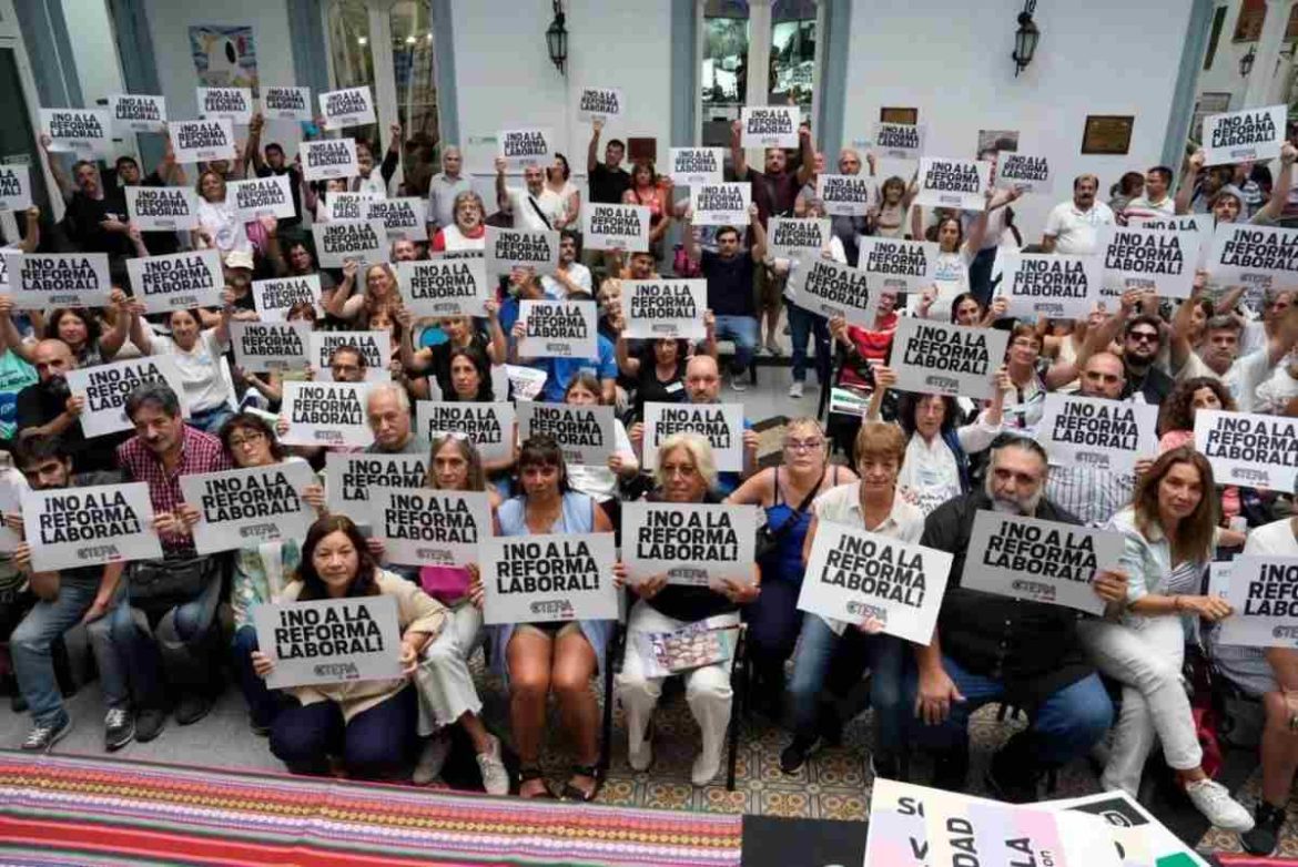Docentes contra Milei: por un paro, no inician las clases el 2 de marzo en La Pampa