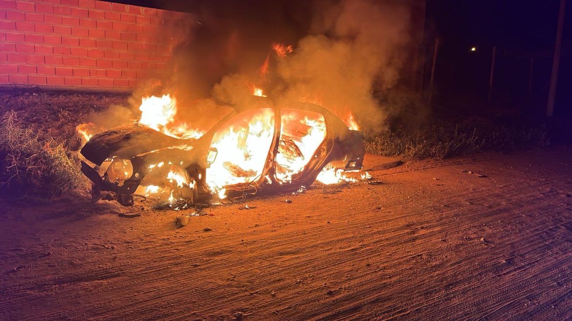 Santa Rosa: prendieron fuego un Renault Clío en desuso