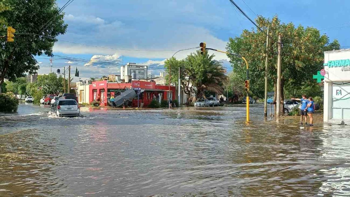 Temporal en Santa Rosa: en el primer día asistieron a 34 familias
