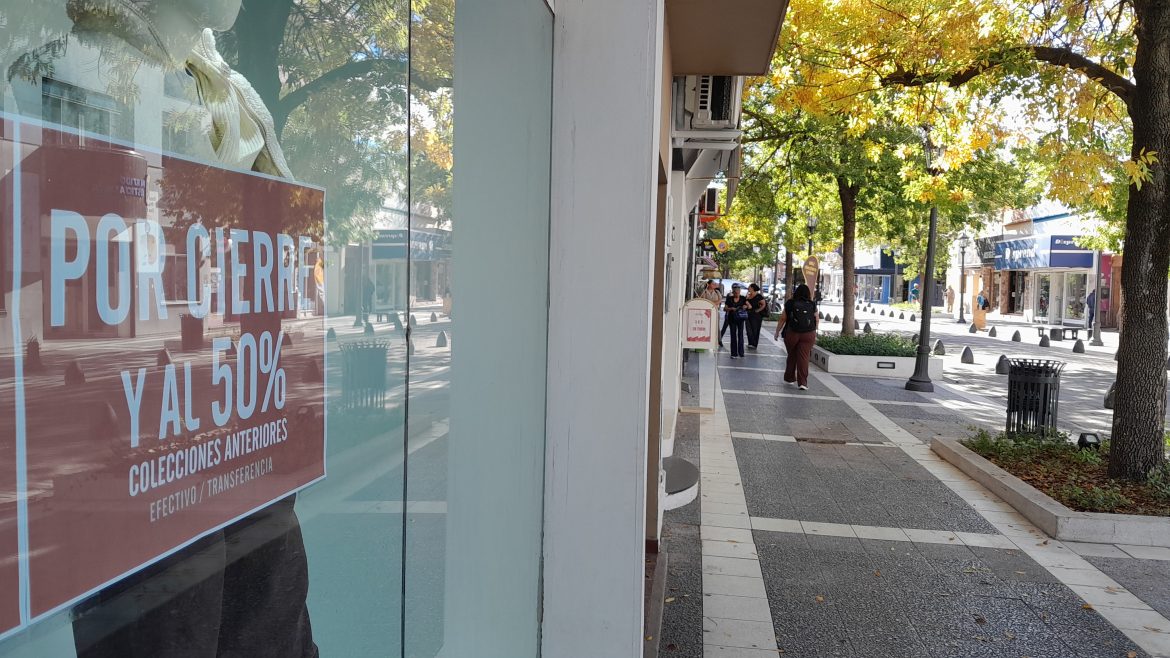 Crecen los cierres de comercios en el centro de Santa Rosa