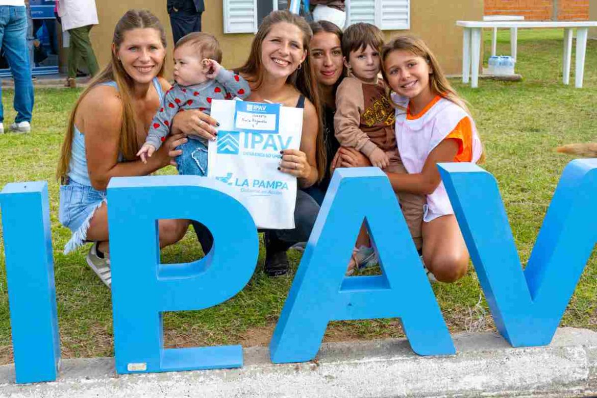 Familias de Relmo recibieron las llaves de sus viviendas por el Plan Mi Casa 1