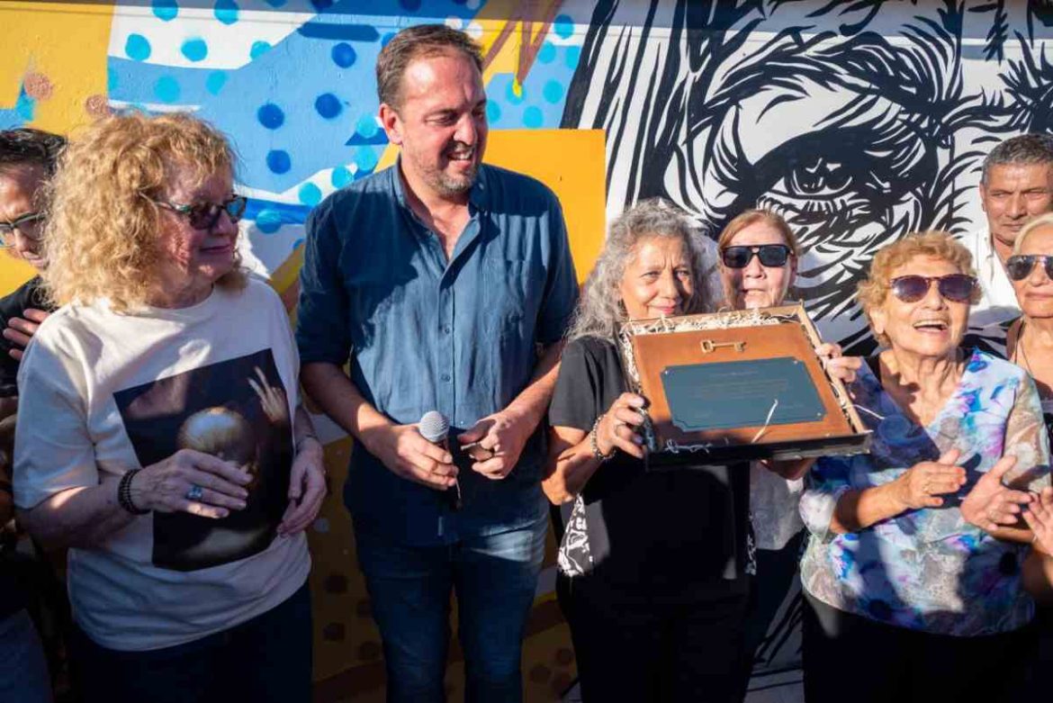 50 años del Golpe: Santa Rosa conmemoró con una plaza, asfalto en todo el barrio Regazzoli y música con Víctor Heredia