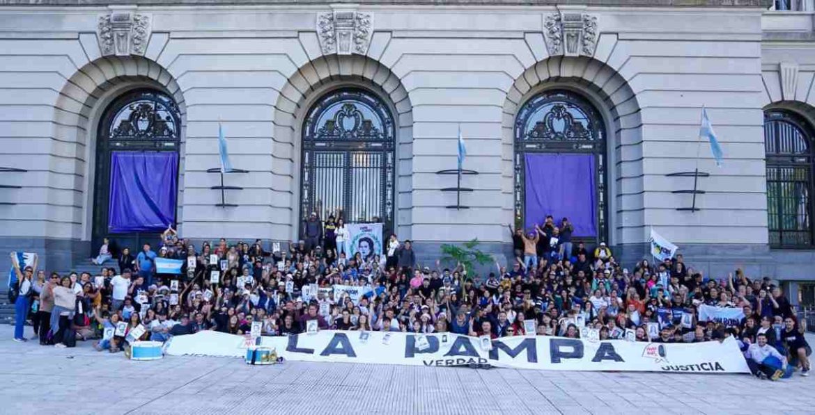Día de la Memoria: unos 800 pampeanos participaron de la marcha en Plaza de Mayo