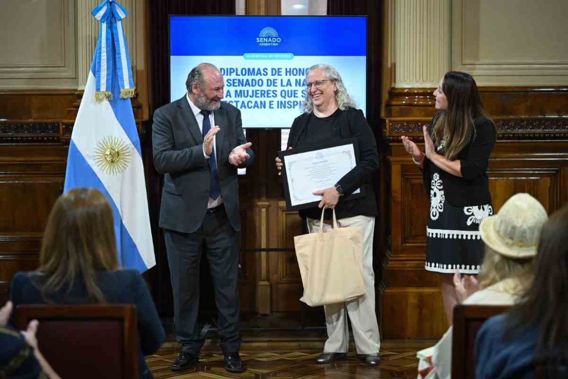 Dora Haag, médica pampeana en el Hospital Garrahan, fue homenajeada en el Senado