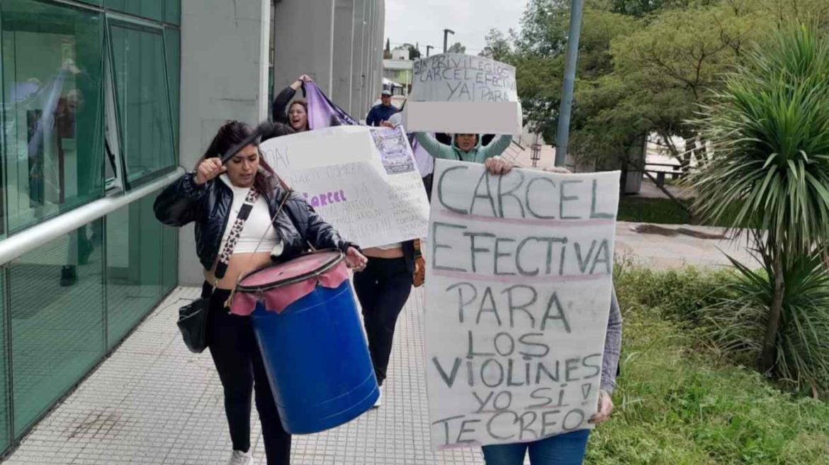 “Que vaya preso”: mujer que denunció abuso en el barrio Nelson Mandela participó de una manifestación
