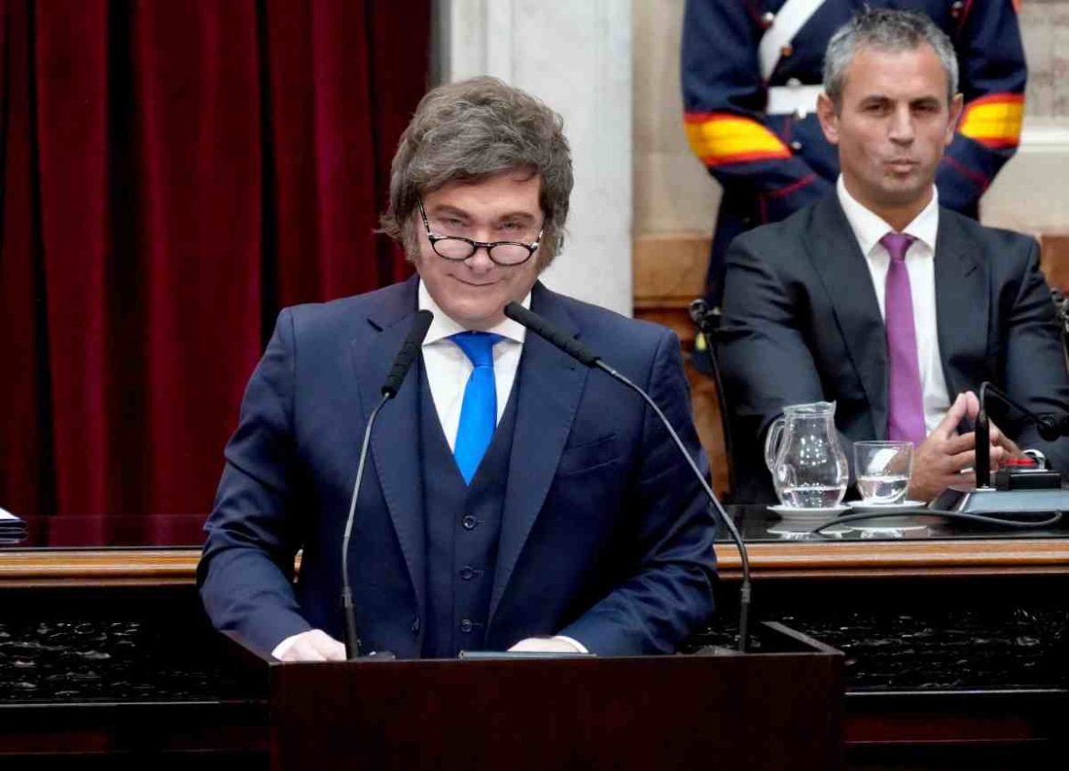 Sacado y a los gritos, Milei dio su discurso en el Congreso y lanzó insultos a los opositores