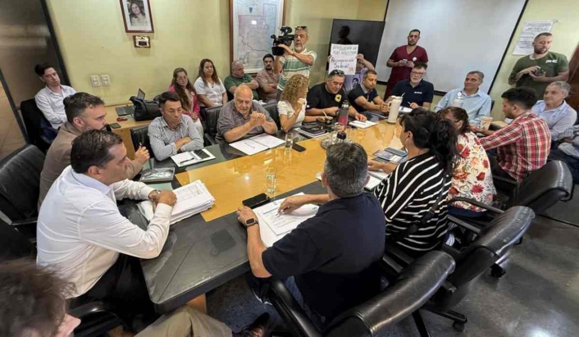 El Gobierno amplió la oferta salarial y hubo acuerdo con la Intersindical