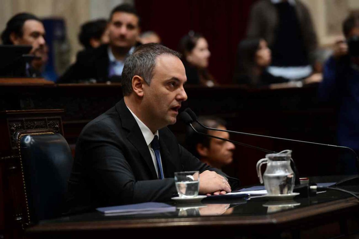 El jefe de Gabinete dice que no tiene previsto transferir las rutas nacionales a La Pampa