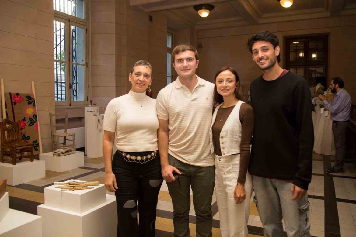 Artesanos pampeanos participan de una muestra sobre trabajo en cuero en Buenos Aires
