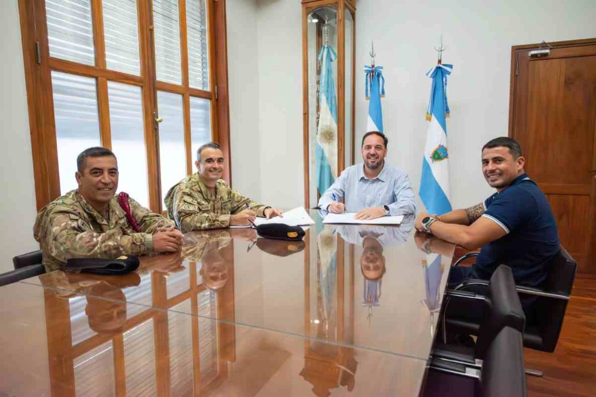 Con personal municipal y del Ejército, Di Nápoli hace una nueva cava en el relleno sanitario