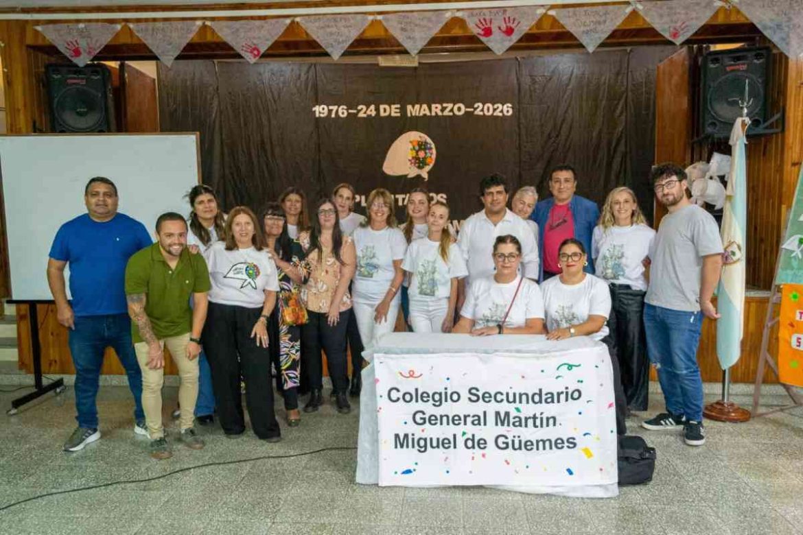 Estudiantes y docentes del colegio de Miguel Cané en una jornada por la Memoria