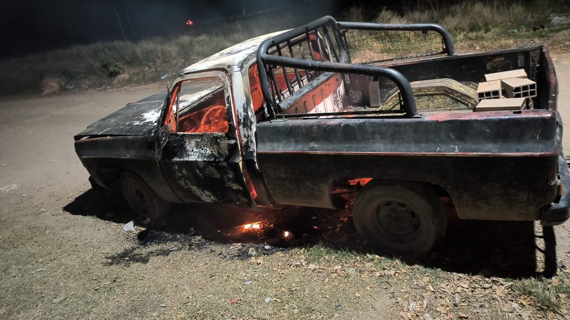 Prendieron fuego una camioneta en Santa Rosa