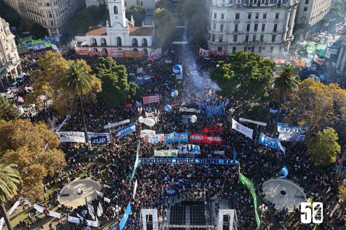 La marcha fue multitudinaria y potenció el reclamo al Gobierno para que cumpla el financiamiento universitario