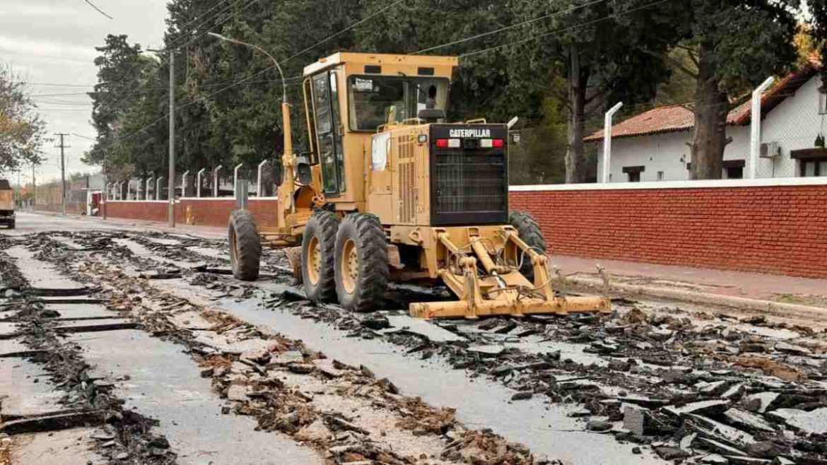 Comenzó la repavimentación de otro tramo de la calle Santa Cruz en Santa Rosa