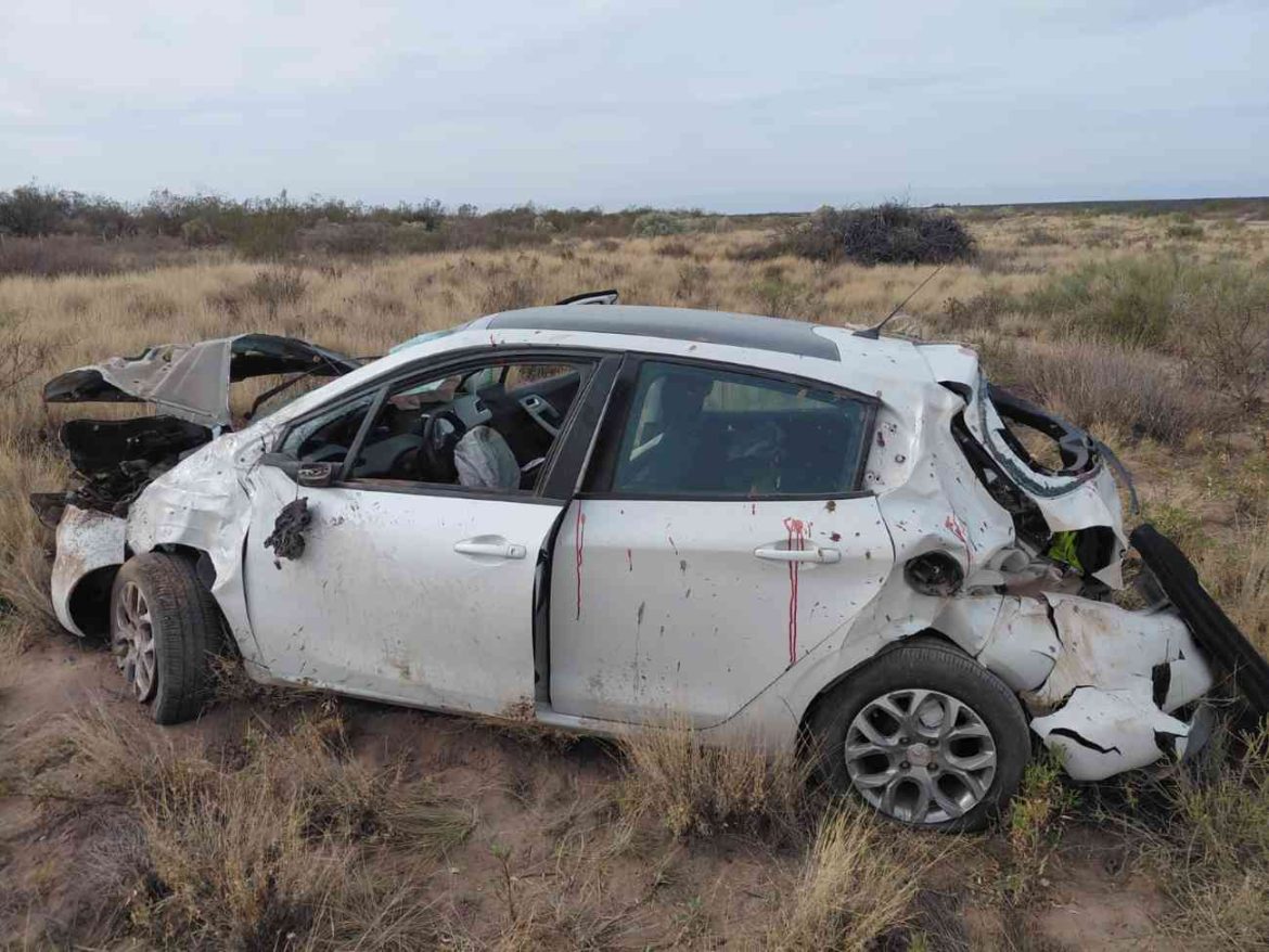 Murió una mujer en un vuelco en la ruta del Desierto