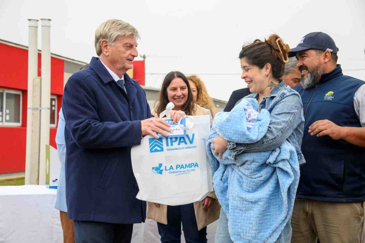 Alvear: Ziliotto entregó 20 viviendas y anunció inversión para mejorar el sistema cloacal